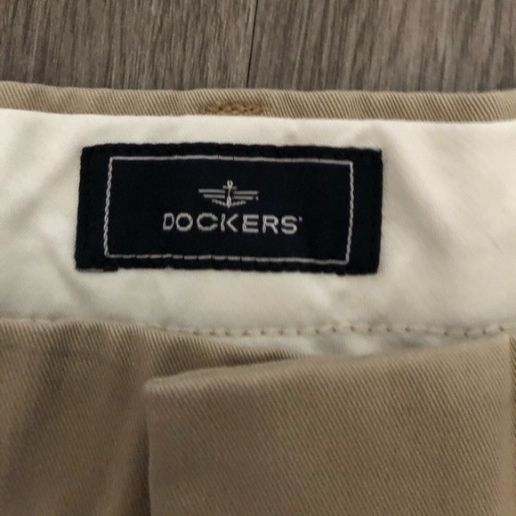 Dockers. - Picture 2 of 4